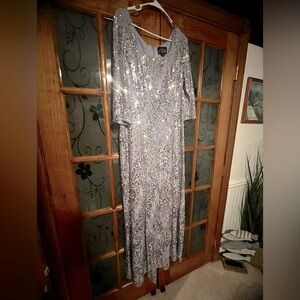 Alex Evenings Shimmering Lavender 3/4 Sleeve Mother of the Groom Gown size 18